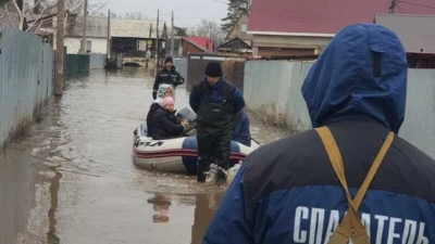 Мэр Оренбурга призвал жителей затопленных домов к проведению эвакуации
