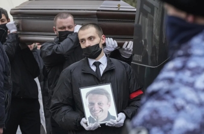 Суд арестовал на 7 суток москвичку за участие в «несанкционированной» акции. Она возлагала цветы в память о Навальном